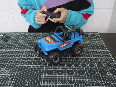 开箱:何晨光的遥控车,你们见过没? #测评 #超能下蛋鸭 @DOU+小助手