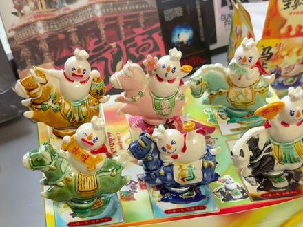 雪王唐三彩系列盲盒展示~ 这精致度!雪王简直不要太良心😭#蜜雪冰城盲盒 #蜜雪冰城唐三彩 #端盒的乐趣 #拆盲盒 #盲盒展示