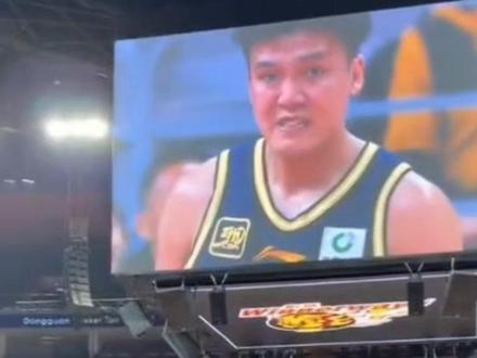 广东宏远致敬黄荣奇:这也许就是大家热爱宏远 热爱篮球的原因吧 #广东宏远 #黄荣奇 #cba