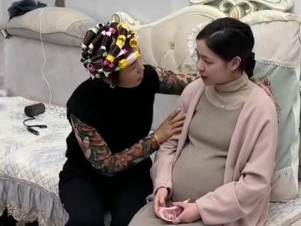 大杨嫂快生了杨爸杨妈对于儿媳妇一点都不敢掉以轻心#疯狂小杨哥 #大杨嫂 #大杨哥