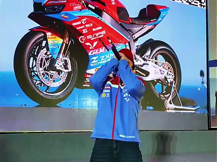 见证历史,张雪机车登顶WSBK,820R上演“生吃”雅马哈R9与杜卡迪V2。#张雪机车 #wsbk #雅马哈 #杜卡迪 #820r