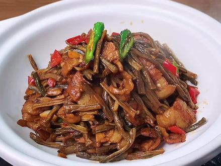 特别喜欢干豆角炒的时候多加#五花肉 端着饭碗根本停不下来。#家常菜 #干豆角炒肉