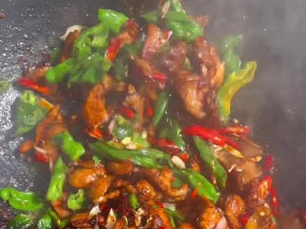 #抖音美食创作人 胡氏炒法:辣椒炒肉