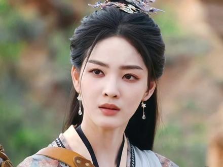 金轮掉落无水崖大难不死,但却断了一臂。阿笙也猜到,这个断臂哥哥是金轮。#佳偶天成