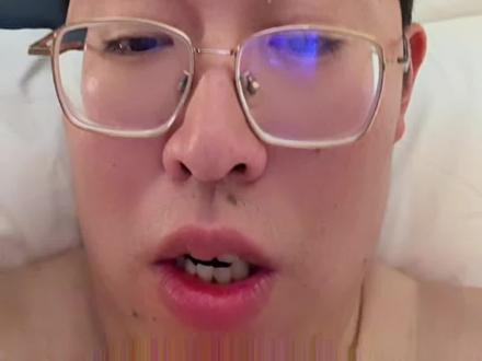 四支沙特顶级俱乐部参赛,包括:吉达联合(2024赛季联赛冠军)、利雅得新月(联赛亚军)、卡迪西亚(沙王冠决赛晋级队伍)以及利雅得胜利(联赛第三名)。利雅得胜利阵中拥有C罗、拉波尔特等球星,利雅得新月则有内维斯、米林科维奇等知名球员
赛事时间与地点
比赛时间:2025年8月19日至23日。
比赛地点:大概率在香港大球场或新建的启德体育园举办。此前香港启德体育园已成功承办亚洲杯外围赛等国际赛事
C罗确认参赛:主办方明确要求C罗必须出场。此前C罗因伤缺席2023年中国行,此次可能弥补遗憾
本泽马、坎特等球星:吉达联合的本泽马、坎特,以及其他俱乐部的法比尼奥、马内等球星均可能亮相
沙特足协的合作伙伴SMC集团与香港森立体育(SUMKM Sport)签订协议,推动赛事落地。此举旨在通过香港的国际影响力拓展沙特足球的全球市场
沙特超级杯选择香港,反映了对中国市场的重视。中国球迷对C罗等球星的关注度极高,赛事门票销售或引发热潮
#超级杯 #威武霸气 #vlog十亿流量扶持计划 #库存视频 #卡点