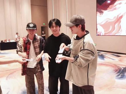 新音纪录片4 2025时代峰峻年会 抽奖
#新音 #年会 #时代峰峻 #抽奖 #时代峰峻年会