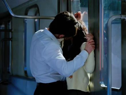 快 来人 来支抑制剂#炽热吸引 #地铁吻 #名场面