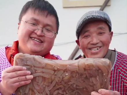 200买一张60斤又脏又臭的牛皮,处理两个小时做成牛皮冻,真的太美味了#美食 #牛皮