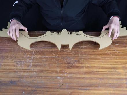 自制后羿的弓箭,超高喷漆手法用灯点缀,成品形似神器充满了能量 #后羿 #手工 #二次元