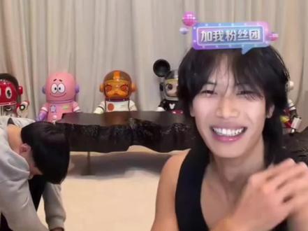 扇嘴巴子最佳人选—通背拳第N代传人小小烟#白泽创作者激励活动 #白泽三角洲行动 #白泽@白泽(三角洲行动) @小小烟下士