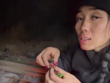 想去荒野求生挑战赛的女士,看看冷美人吃的食物,你能接受吗?