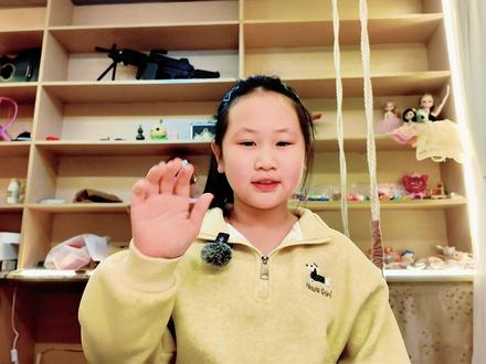 马年送小马,小马送祝福 大家好!今天我们要为大家介绍一位可爱的小萌娃——东升路小学二年级五班的张博然同学!他可是班上的小太阳哦!这次,他用一匹萌萌的小马,为大家送上最真诚的祝福!#可爱的小宝贝快乐成长 #手工制作