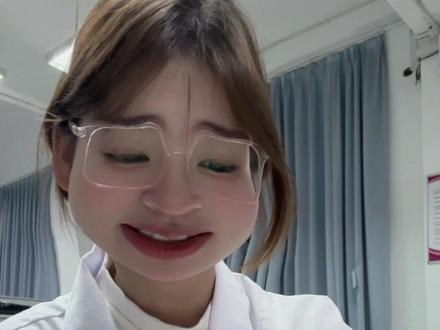当代女华佗卓神医#人哪有不疯的硬撑罢了#精神状态良好#医学生沙雕日常#女大学生#学医