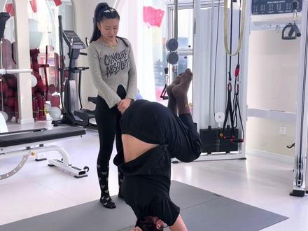 普拉提老师练瑜伽,太难了🤣#内容太过真实 #瑜伽 #普拉提 #搞笑#谁还没个隐藏技能