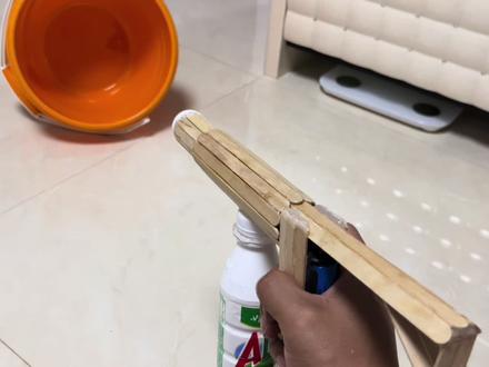 10元以内自制电动水枪,夏季娱乐神器,这个夏天一定很开心 #小发明 #科技小制作 #手工diy #黑科技