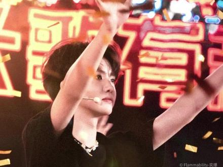 张奕然 你没去的荣耀之战 然丝替你去了#张奕然 #时代峰峻 #TF四代 #荣耀之战 #追星