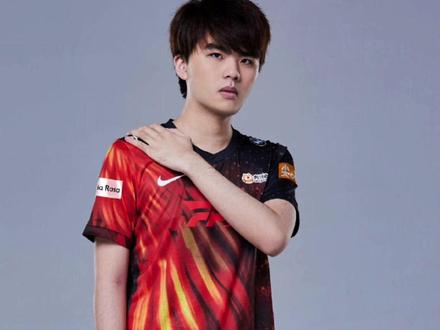 我是林炜翔,你们可以叫我大聪明!#wbg #theshy #电竞 #doinb #Lwx @DOU+上热门 @DOU+小助手 @抖音小助手