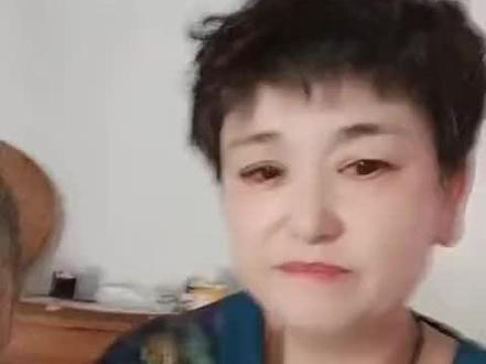 感谢干妈40多年前的救命之恩……祝干妈健康长寿!