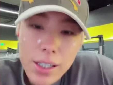 抓老鼠还是抓米格 小老鼠小小的也很可爱哟,这把富老师要是被抓到那要遭老罪了,要是泄漏出去打过来我可不承担任何责任。@志龙798 #志龙798 @富老师在想什么 #富小小