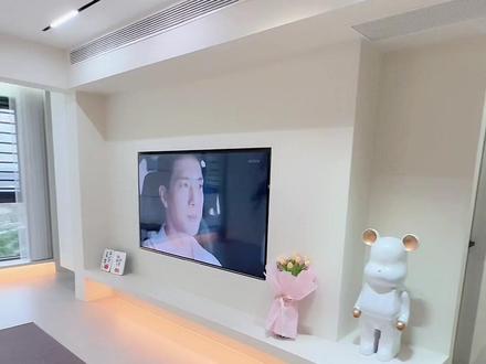 邻居来我家参观,说我家电视背景装反了,应该进门先看到沙发,不应该是电视,难道装反了?#温馨的小窝#极简风 #奶油风#家的样子