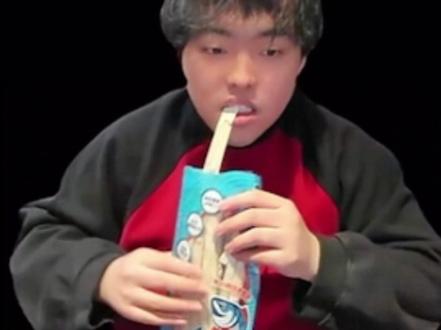 今天吃点鱿鱼条搭配羽衣甘蓝纤体美式 直接开始今天的活动! 2026.5.7 @桃黑黑(5.6后活动每天21:00开始) #桃黑黑 #桃黑黑直播回放 #桃黑黑王者文明欢乐节