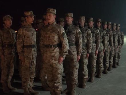 重温军营晚点名,作风过硬 令行禁止 (来源:出彩联勤人) #沉浸式 #回忆 #军人