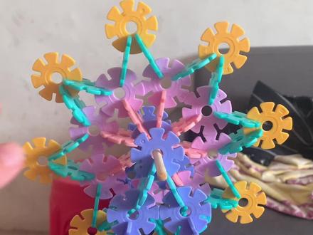 雪花片拼插教程之旋转摩天轮
应很多小伙伴的要求出个旋转摩天轮它来了#手工 #益智玩具 #教程 #手工diy #亲子 #雪花片 #玩具 #积木 #亲子手工 #创意 @DOU+上热门