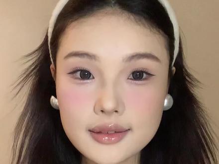 一看就会的显脸小正确发箍戴法!8级大风也吹不掉!#发箍戴法 #方圆脸 #显脸小