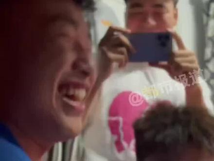 当#男生寝室 有人#表白 成功,室友的反应太真实了!#北京dou知道