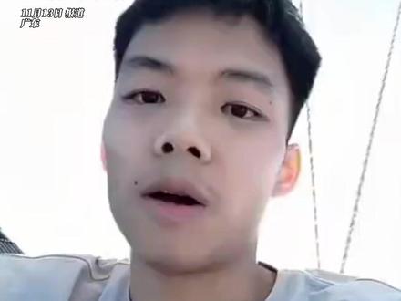 20岁瘫痪小伙绑多个氢气球升至百米高空,降落时剪断气球绳索摔至屋顶;小伙自称因车祸双腿瘫痪,自己无车无房,官司未结家庭为治疗负债数十万元;11月12日当事小伙发文承认此前言论“措辞不当、态度轻浮,涉及对生命不尊重”,承诺未来以积极态度参与网络交流#生命