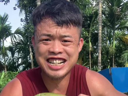 海南人都会的神操作 徒手开椰子#开椰子