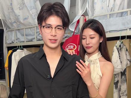 #1215hxd01 #卫龙 #魔芋爽 你们经常刷到的那个老头,已经...魔芋爽的价格被我打下来了!