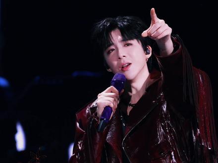 想你了 刘宇宁,
万人阿卡贝拉版想你了,和各位棚姐的零违和共鸣,怎么不是一场浪漫的双向奔赴呢。#追星生涯中最幸福的一集 #我在抖音聊我担 #被我担帅到的瞬间 #刘宇宁演唱会 #网传刘宇宁唱镖人OST