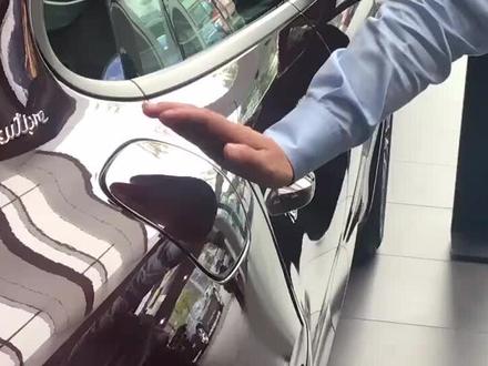 解锁panamera油箱盖正确的打开方式 大家忽略错误的演示😂