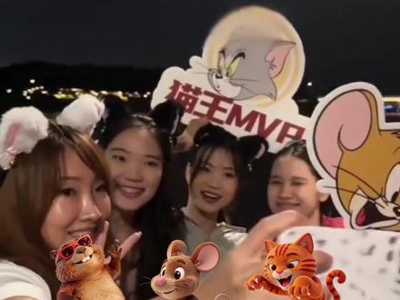🚨 城市出逃计划:吾悦躲猫猫(免费活动)🐱🐭
#昆区吾悦爱青春 #我爱你五月 #吾悦爱青春
⏰ 活动时间
📝 报名时间: 即日起-5月14日23:59
🎮 活动时间: 5月16日14:30-17:30
- 🕝 签到: 14:30-15:00
- 🎲 抽签: 15:00-15:15
- 🏃 游戏: 15:15-16:45
- 🏆 颁奖: 16:50-17:30
---
📍 活动地点
🏢 游戏区: 昆区吾悦L1
🎯 签到/抽签/集结/颁奖: 昆区吾悦L1 1号门中厅
---
🎮 游戏玩法
🔮 角色抽签 — 小程序随机分配身份!
- 🐱 猫(50%) — 猎捕时刻,找出所有老鼠!
- 🐭 老鼠(40%) — 藏匿躲闪,活到最后一刻!
- 🎭 捣蛋鼠(10%) — 迷惑猫咪,诱导误判!
📸 人脸录入 — 自拍完成角色认证,领取专属编号!
---
🏃 游戏流程
🔥 第一阶段: 老鼠藏匿10-15分钟,找好你的秘密基地!
⚡ 第二阶段: 捣蛋鼠出发,开始你的表演!
🚀 第三阶段: 猫咪出征,猎杀时刻开启!
---
🎯 胜负规则
🐱 猫视角: 找到疑似老鼠→沟通→自拍合影→扫码识别→成功抓捕!
- ✅ 成功:抓到真老鼠,次数+1!
- ❌ 失败:抓错人,错误3次直接离场!
- 🚫 无效:重复抓捕或已淘汰老鼠,不计数!
🎭 捣蛋鼠视角: 迷惑猫咪主动找你合影,诱导误判3次即获胜!(不可强制,全靠演技!)
🐭 老鼠视角: 诚实配合,不可欺瞒!每10分钟发送线索图,可换藏身点!
---
🏆 超丰厚奖品
🎫 猫王/鼠王/捣蛋鼠: 各得大同方特门票一张!(共3张)
🎁 所有参与者: 价值69元米塔集盲盒一个!
🎒 寻宝彩蛋: 3个小米背包等你找!
---
💡 藏身Tips
躲在角落、柱子后、墙壁后,甚至商家橱窗里当模特(需同意)!儿童游乐场娃娃堆、奶茶店桌底……脑洞大开,藏得越骚越安全!😎
---
🚀 免费参与,奖品拿到手软!
速来报名,主页➕👗 5月16日吾悦广场,一起猫鼠大战! 🔥🐱🐭