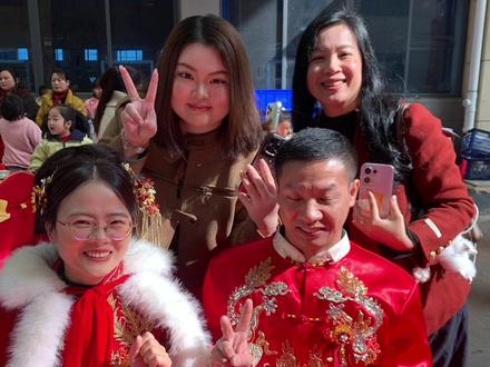 大家把祝福语打在评论区,一鸣为大家传递美好! 聂维定和谢杰大婚之日!大家沾沾喜气!#阳光8点#结婚 #婚礼 #直播 #包包 @阳光8点袁班长 @阳光8点唐同学