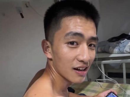 让直男说一下妈呀大姐#撩起衣服就是腹肌 #帅哥 #体育生