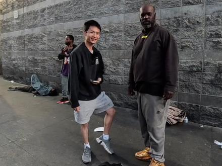 黑人小伙拜小唐为师 #奥尼尔 #小唐在美国