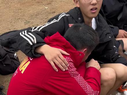 #临川十六中##体育生 #体考 复读一年的老将,射门射歪了,又白努力了一年,腰上全是针孔,心酸