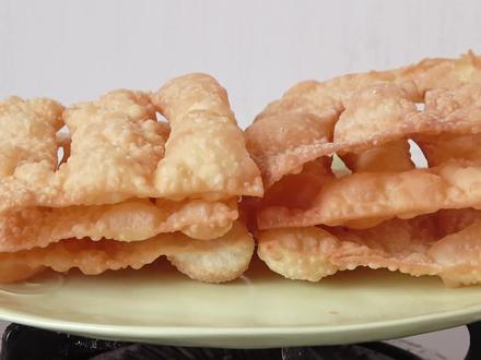 薄脆来啦,煎饼果子的灵魂,比油条还好吃,我们也叫它“馃箅” #煎饼果子