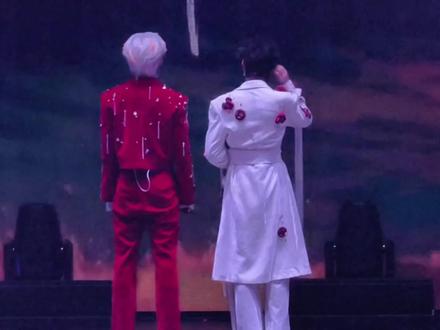 云旗你好像在郝熠然拉你手的时候顺拐了耶 #我的追星日记 #神级现场 #我担秒了全世界 #云旗 #郝熠然