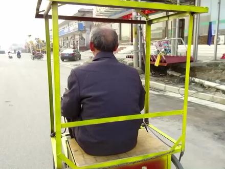 老人发明遥控狗车,轻松出行不怕酒驾