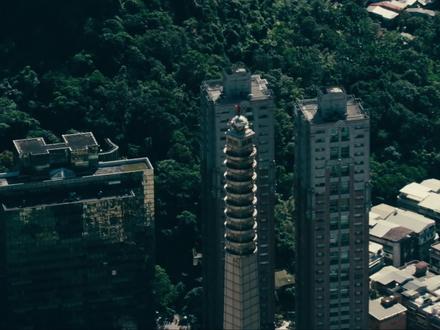 亚历克斯无保护攀登508米大楼,登顶后的第一件事居然是自拍 #无保护攀岩 #freesolo #人类极限 #亚历克斯霍诺德 #极限运动解说