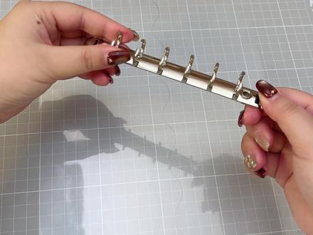 从0开始❗自制一本a7收纳册📒 很多朋友问我每个月写完的活页内页都怎么收纳
其实我会放在透明的活页外壳里
自己动手做也是不错的选择
diy一本轻便的随身素材收纳册
我还打印贴纸,咕了属于自己的封面
感觉更有意义了🥰
#手帐er手帐日常 #手帐 #收纳 #自制收纳 #手账打卡