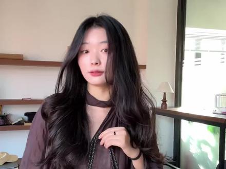 简直被美到心巴了!我本来随便换了几身衣服搭配,发现四个颜色的mini龙都不同感觉!你们一定要认真看完颜色搭配!每个颜色怎么搭这条视频看完你们肯定就明白了!#编织包 #春夏新款 #春夏小众设计包包 #编织菜篮子 #度假包