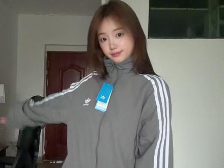 春天少不了方圆同款扭扭套装 #ootd每日穿搭 #运动外套 #日常穿搭灵感 #休闲时尚
