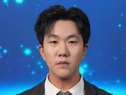 演员黄慧颐在直播中数度哽咽,“我玩社交媒体这么小的事”,“没想到引发这么大的风波 我出现妨碍了谁”