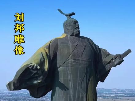 霸王祠,又称顶亭,位于安徽省马鞍山市和县乌江镇东南凤凰山,是为纪念西楚霸王项羽自刎乌江而建的。公元前202年,西楚霸王项羽兵败,自刎于此。当时就地墓葬了项羽的残骸和血衣,故称“衣冠冢#旅行推荐官 #楚汉传奇 #刘邦 #项羽 #西楚霸王