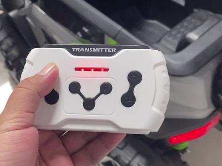 很多网友不会使用遥控器的,可以看下使用方式,家里有类似这样的,操作都是一样的#童车 #儿童电动车