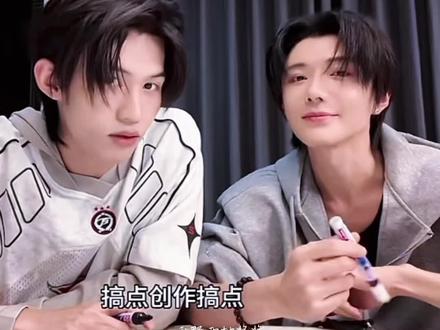 云旗全程偷瞄他哥🫣 普普开启盯盯模式🤓 两人全程哈哈哈哈 #布布 #普普 #star #小星河 #情侣日常